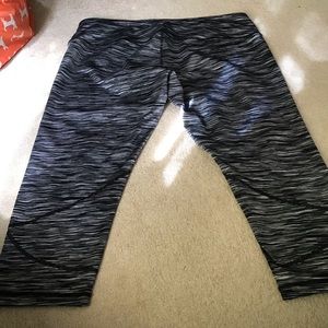 TEK GEAR- DRY TEK Workout Capris